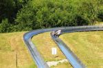 Abfahrt auf der Sommerrodelbahn
